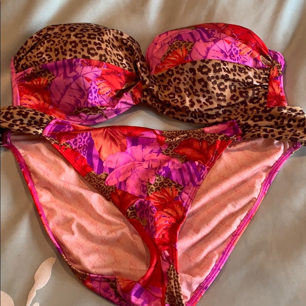 Victoria’s Secret bikini